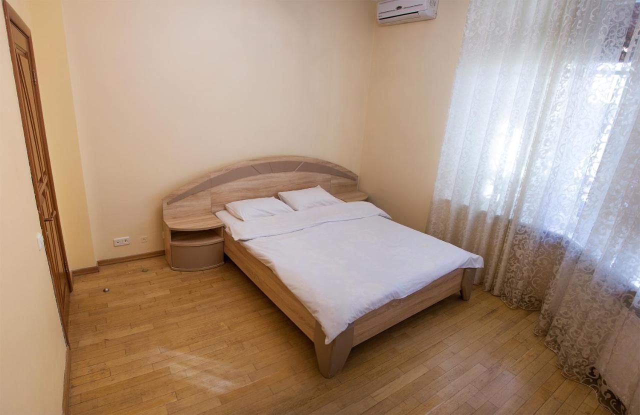 Two Bedroom Apartment With Balcony 基輔 外观 照片